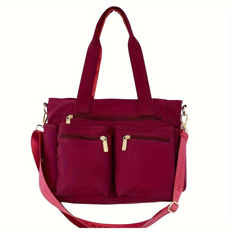 Bolso crossbody nylon casual mujer correa ajustable en uso
